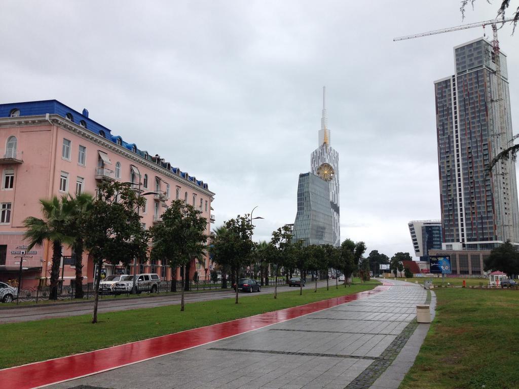 Apartment Gamarjoba Batumi Exterior photo