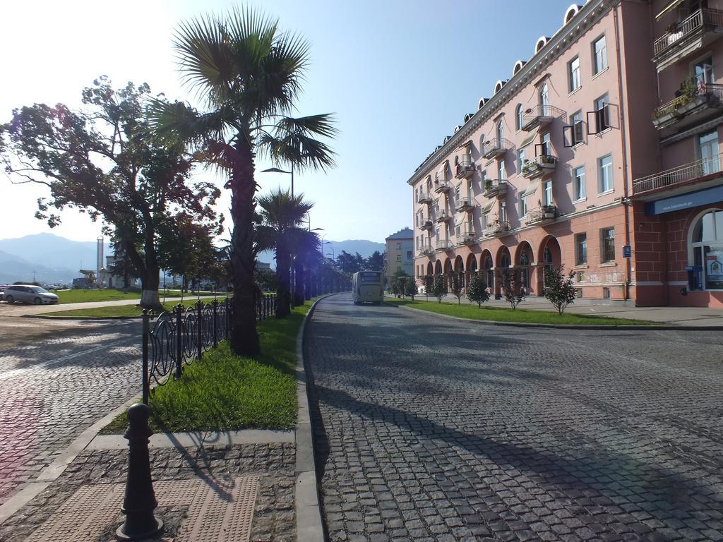 Apartment Gamarjoba Batumi Exterior photo